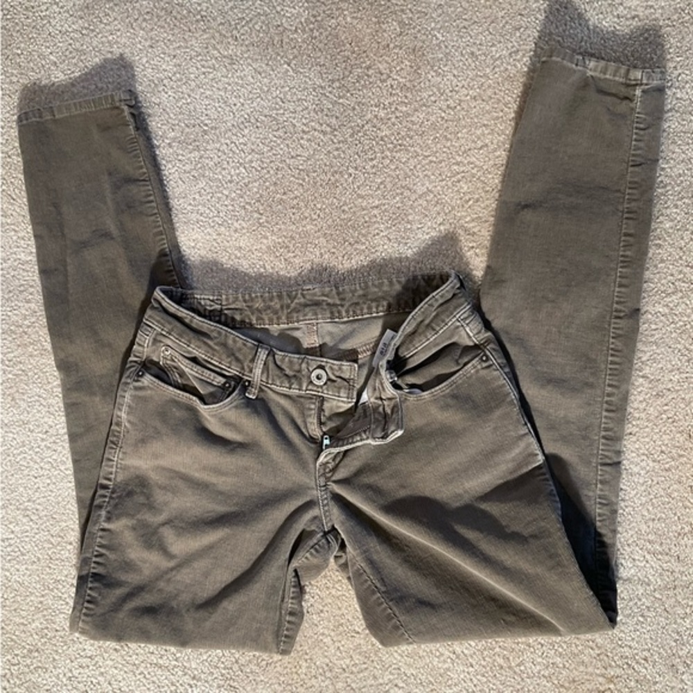 Levi’s San Francisco Bold Curve Beige Corduroys - 27 x 32 - Gently Used